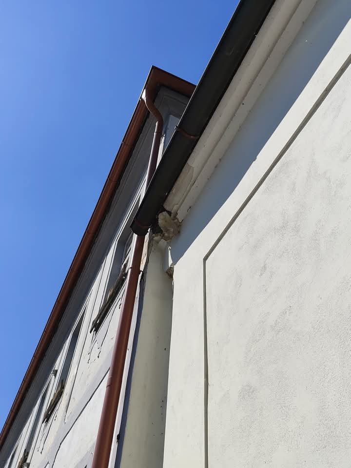 1000057761